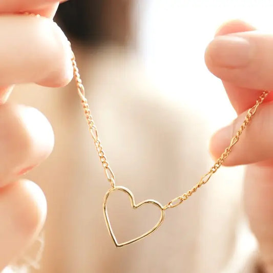 Outline Heart Necklace with Figaro Chain in Gold